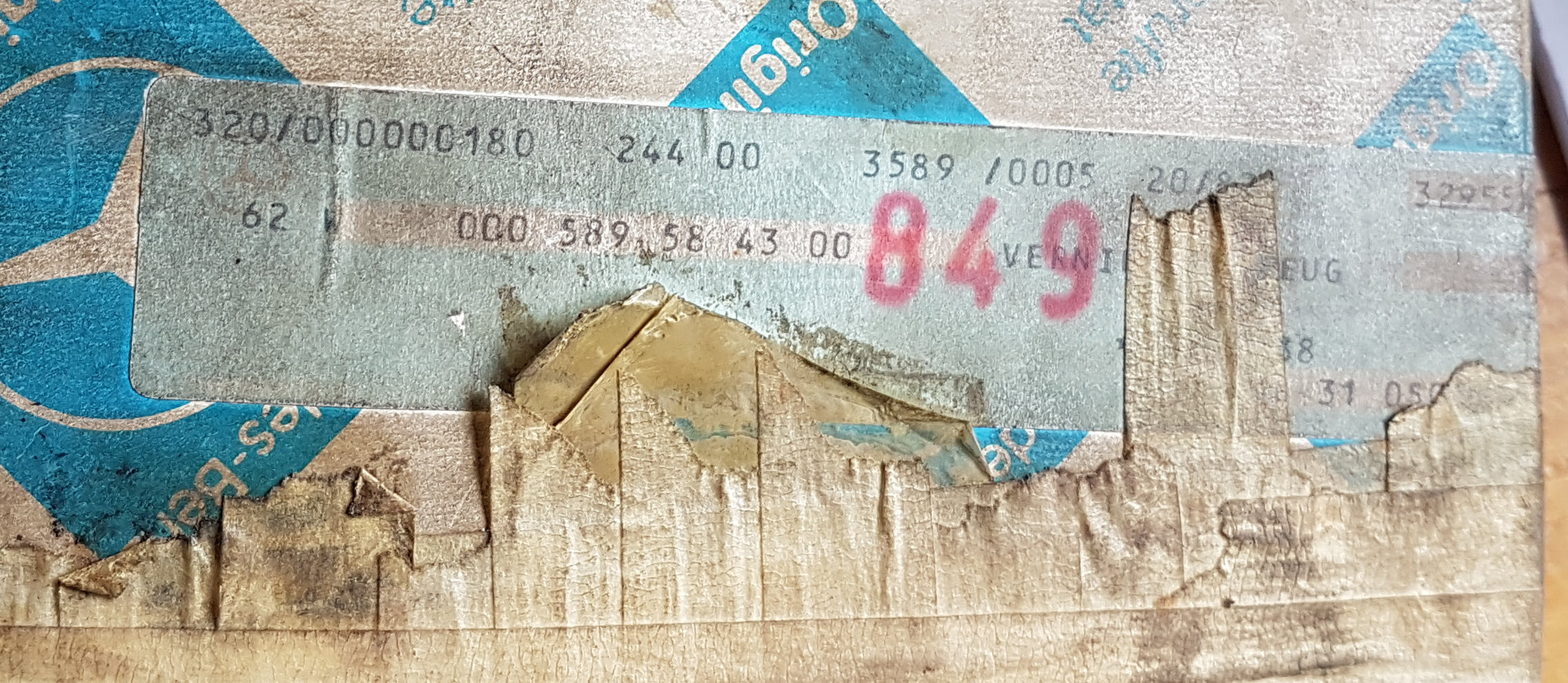 W 000589 584300