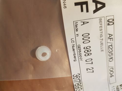 000 988 0727   Befestigungstülle