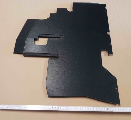 115 687 0709   Verkleidung unter Armaturenbre